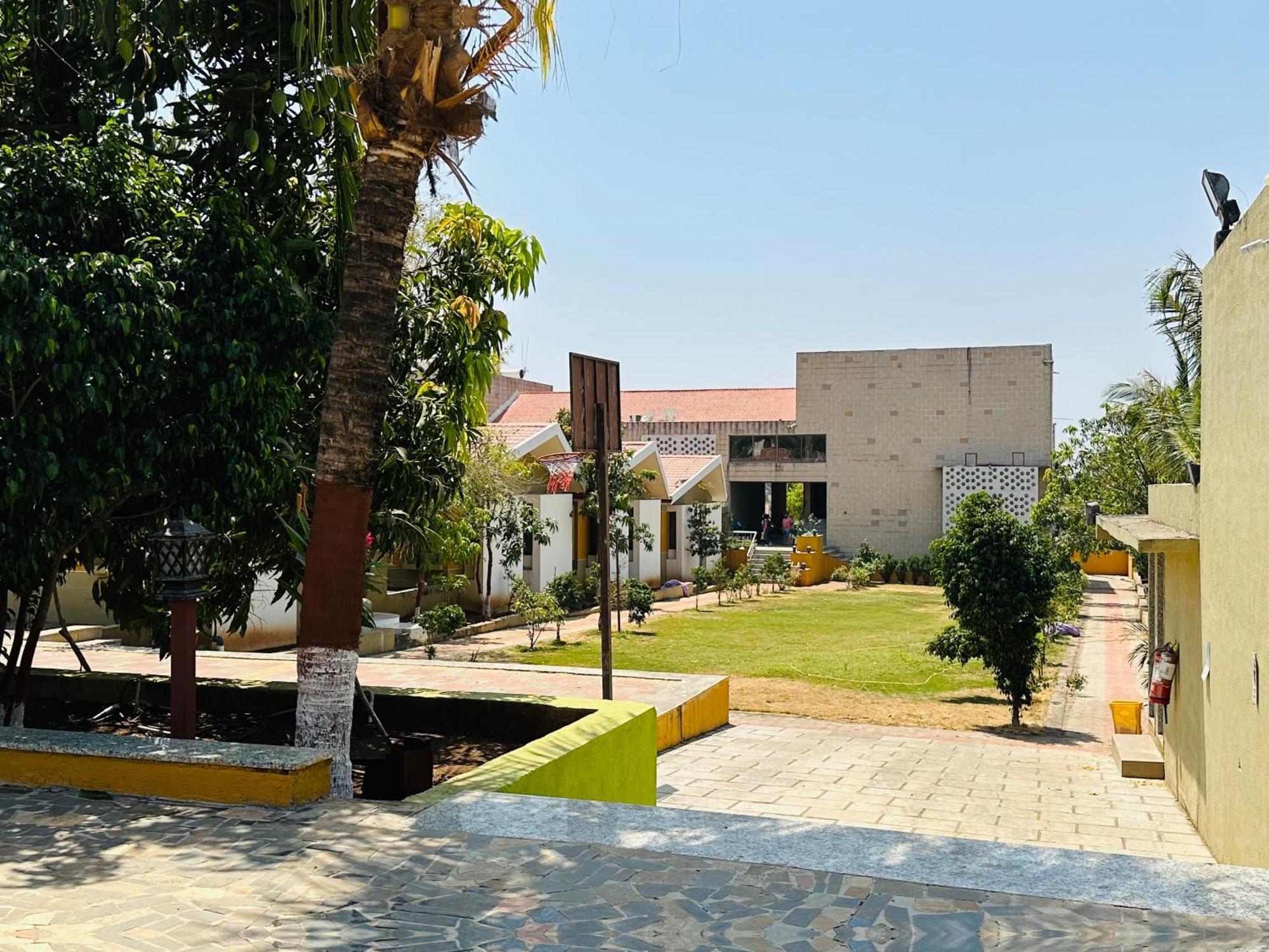 Lion Park Hotel & Resorts Sasan Gir Exterior photo