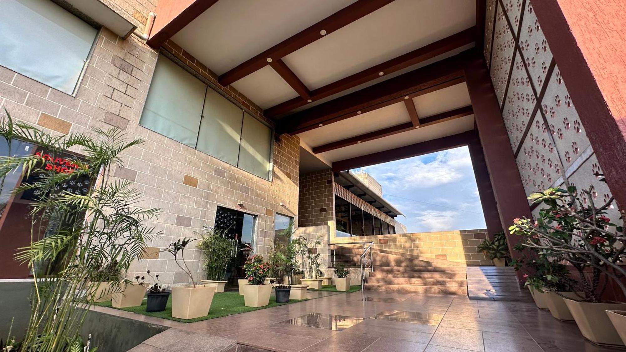 Lion Park Hotel & Resorts Sasan Gir Exterior photo
